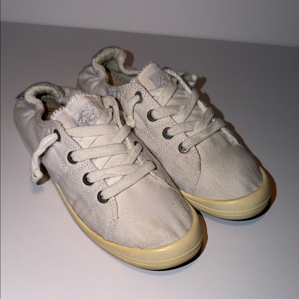 Roxy Cream/white Casual Flats